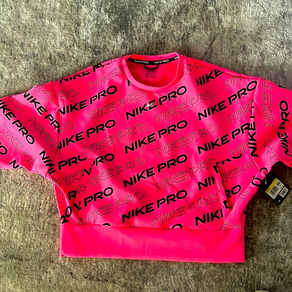 Nike pro warm women’s sweatshirt with pockets